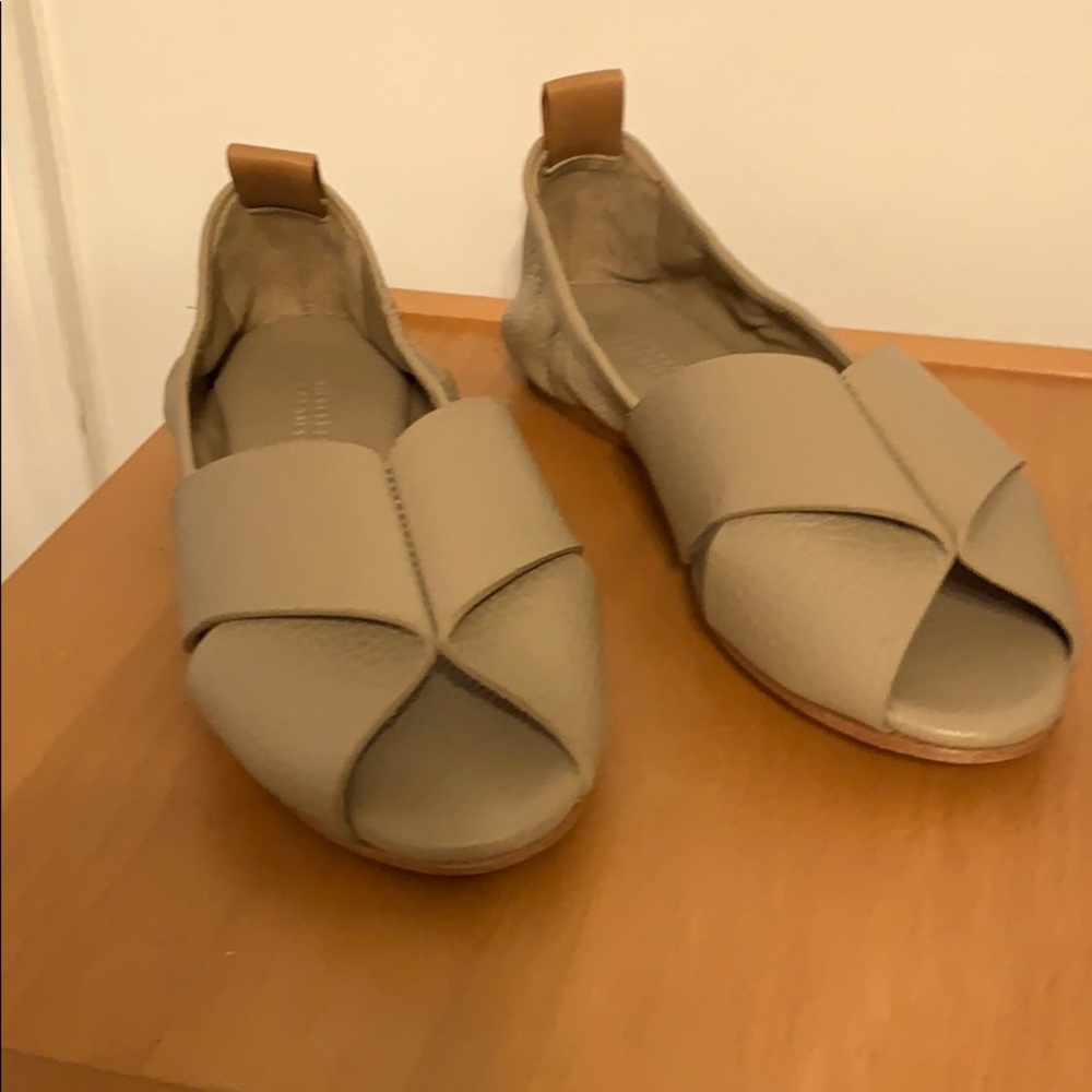 Mercedes Castillo flats in taupe colour